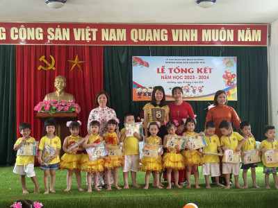 Lễ tổng kết năm học của Cô và Trò trường Mầm non Nguyễn Trãi